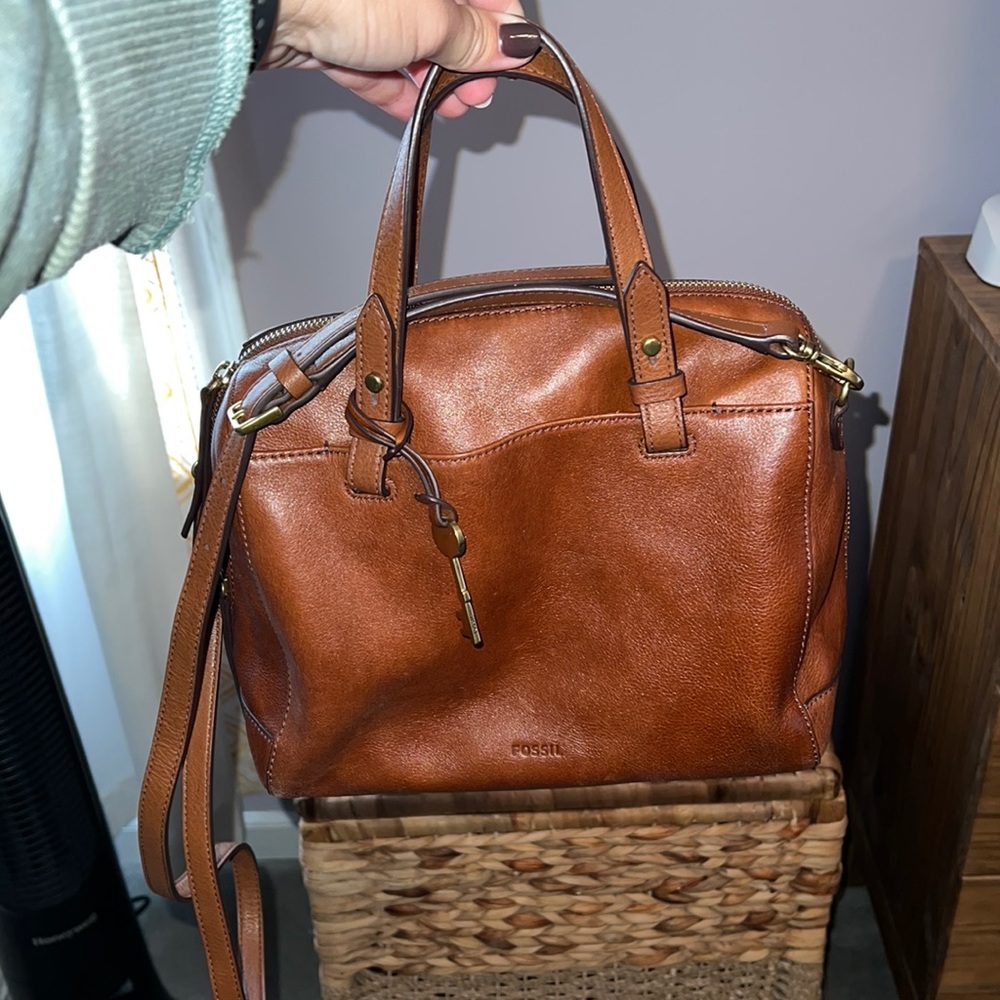 Brown leather Fossil saddle bag. Excellent condition